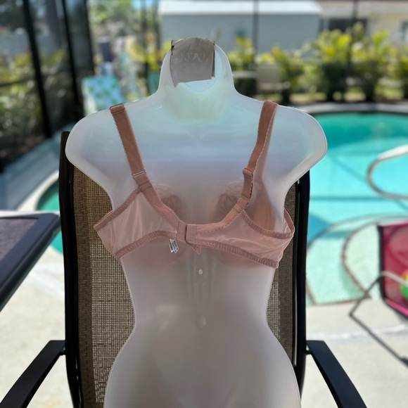 WACOAL 40C sheer lacy bra - Picture 2 of 4